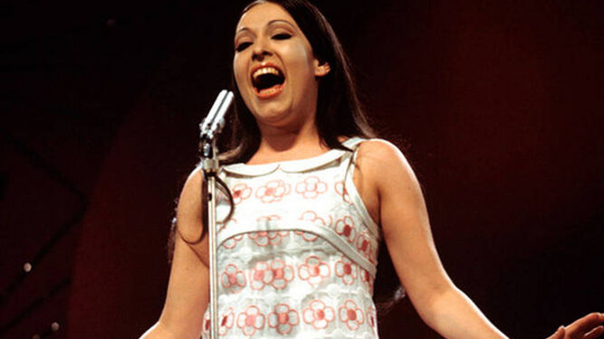Massiel y su estiloso vestido de Courreges en su actuación eurovisiva.