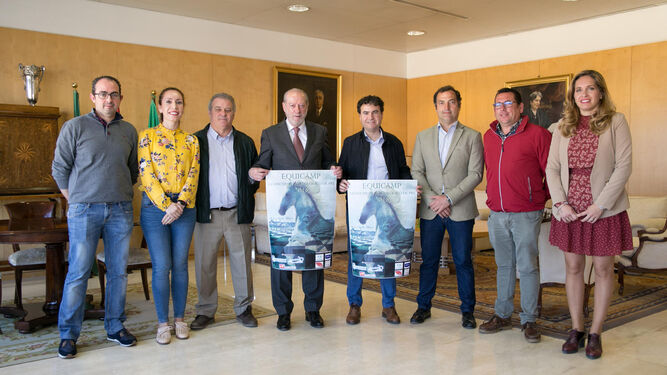 El presidente de la Diputación junto al alcalde de La Campana, ayer, en la presentación del concurso morfológico.