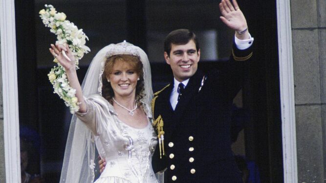 Sarah Ferguson y el príncipe Andrés, el día de su boda.