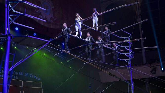 La pirámide de siete personas, entre los números más especiales del circo.