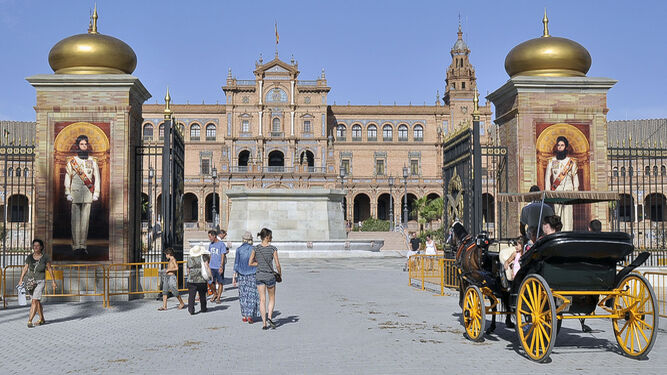La Plaza de España caracterizada para la película 'El Dictador'.