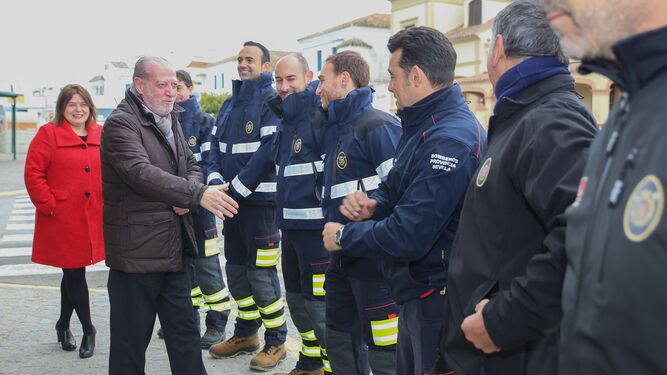 Foto de archivo de una de las visitas del presidente de la Diputación un parque de bomberos de la provincia.