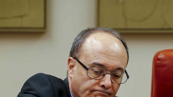 El gobernador del Banco de España, Luis María Linde, ayer en el Congreso de los Diputados.