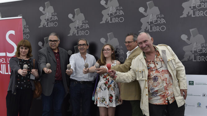 Sara Mesa, Fran Nuño, Manuel Pedraz, representantes del Luca de Tena y Escuelas Nuevas del Pedroso y Knister.