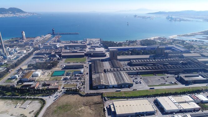 Imagen aérea de la planta de Acerinox en Los Barrios.