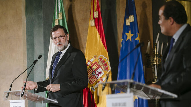 Rajoy responde a unas de las preguntas lanzadas por el director de Diario de Cádiz.