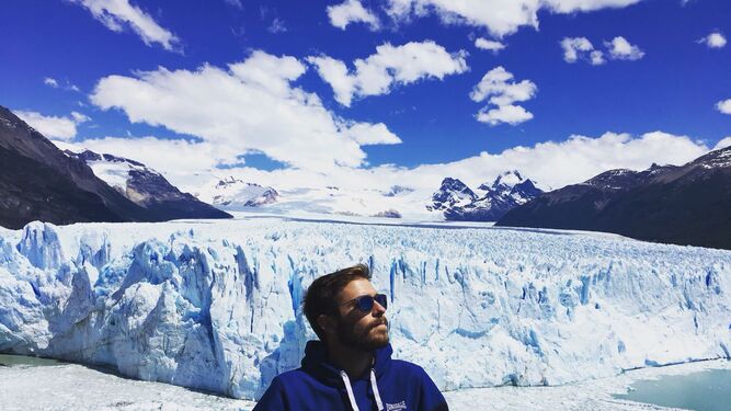 En la aventura pudo caminar sobre un glaciar.