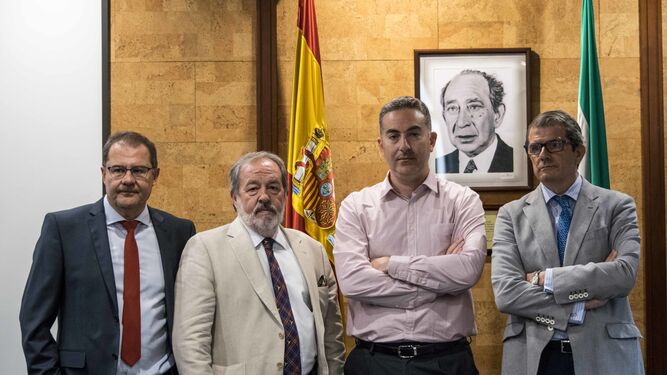 Miguel Ángel Gómez, Alfonso Carmona, Antonio González y Manuel Rodríguez en el Colegio de Médicos.