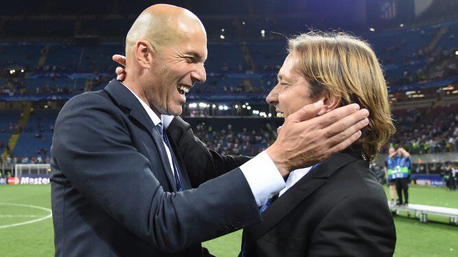 Salgado celebra un título del Madrid con Zidane.