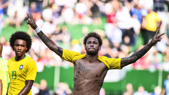 Neymar celebrando su gol.