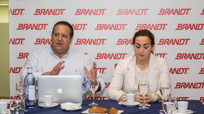 Manuel González, director general de Brandt Europe, junto a Lucía Cepeda, directora financiera.
