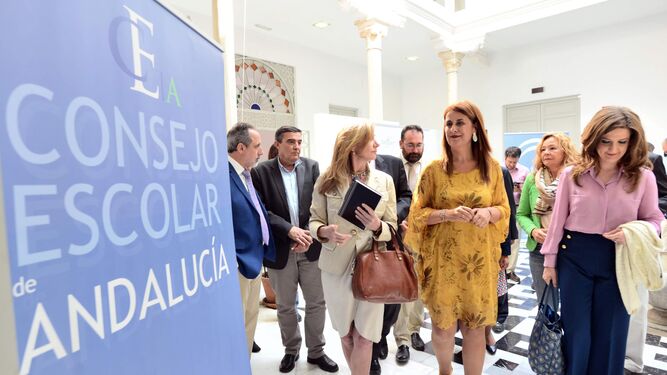La consejera de Educación, Sonia Gaya, a su llegada al pleno extraordinario del Consejo Escolar de Andalucía celebrado en Granada.