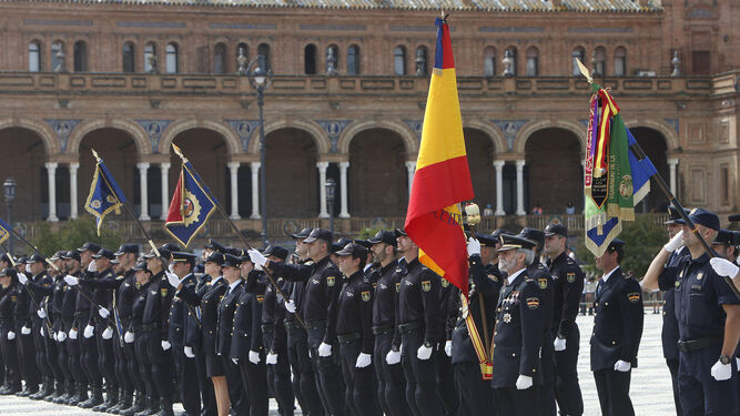 Acto de la Policía Nacional en la Plaza de España
