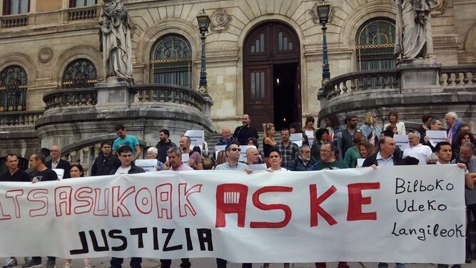 Concentración celebrada ayer en Bilbao en apoyo a los condenados por el caso Alsasua.