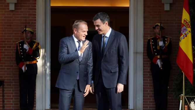 Sánchez analiza con Tusk la crisis del Aquarius y la reforma de la eurozona