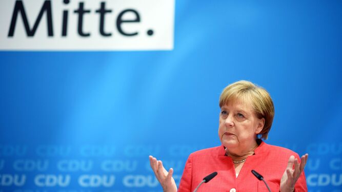 La canciller alemana, Angela Merkel, en una rueda de prensa ayer tras la reunión de su partido, el (CDU), en Berlín.