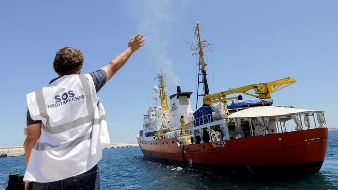 El 'Aquarius' zarpa de Valencia rumbo a la costa libia