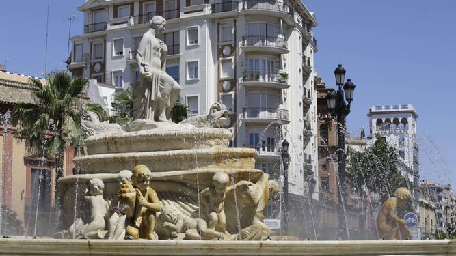 La Fuente de Híspalis, enclavada en la Puerta de Jerez, será una de las que funcionará con energía verde.