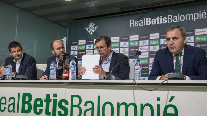 Ramón Alarcón, Miguel Ángel Jiménez, Juanma Rodríguez y Fernando Moral, en la presentación del organigrama del club.