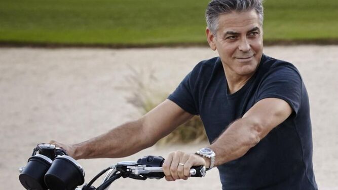 George Clooney, a bordo de una moto