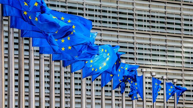 Banderas de la Unión Europea  ondean ante la sede  de la Comisión  Europea  en Bruselas