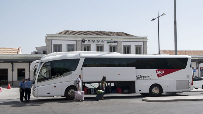 Los autobuses seguirán transportanto autobuses hasta la estación de Santa Ana en Antequera hasta la próxima primavera.