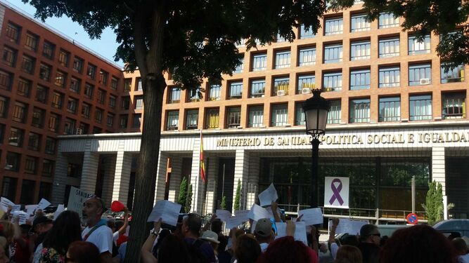 La protesta en Madrid de los afectados por Idental