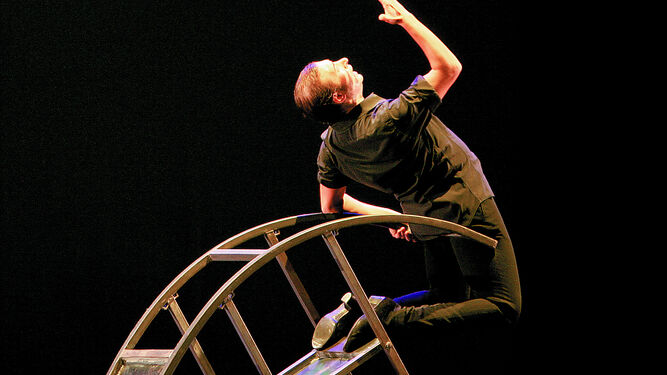 Israel Galván interpreta 'Arena' en una imagen de archivo.