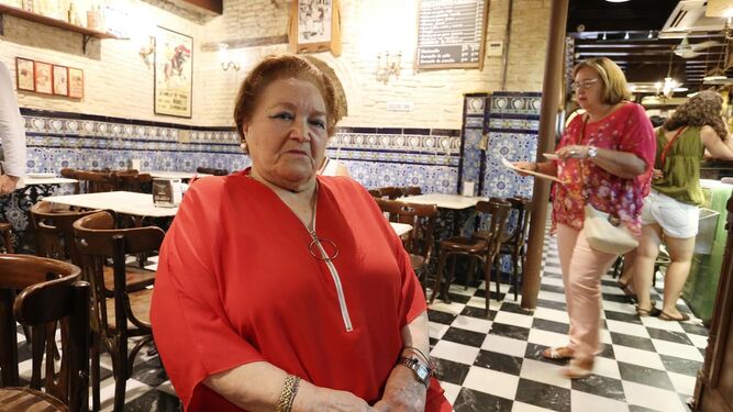 A Josefina González la obligaron a abrir toda la noche el bar El Comercio