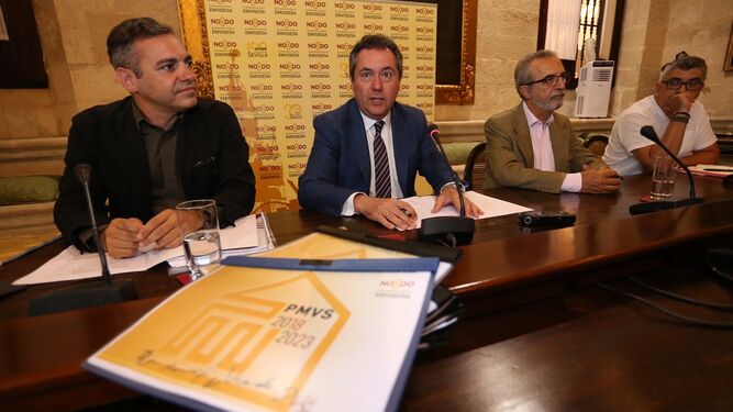 Juan Espadas en la presentación del Plan Municipal de Vivienda de Sevilla