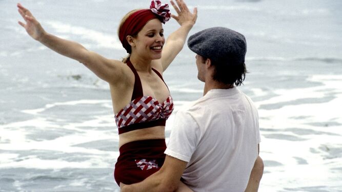 Rachel McAdams, con el maravilloso bikini vintage de Allie en 'El diario de Noa' (2004).