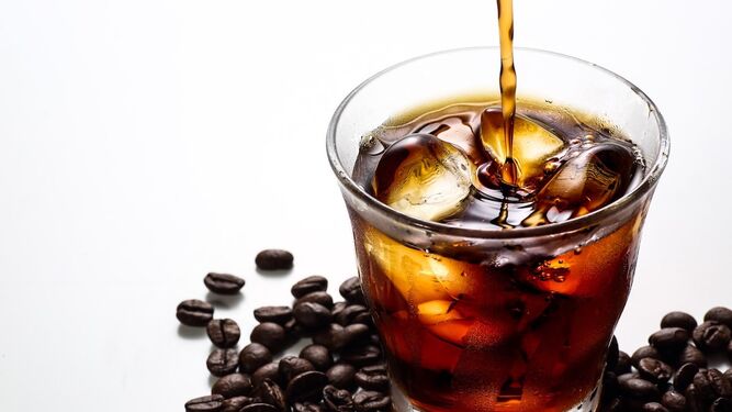 El 83% de los andaluces consideran el café solo con hielo como la bebida perfecta para estos meses de calor.