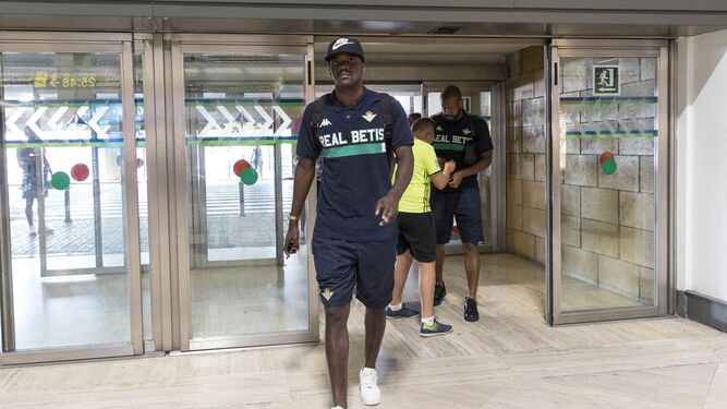 William Carvalho, a la llegada del equipo al aeropuerto.