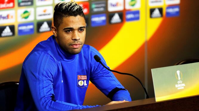 Mariano, durante una rueda de prensa con el Olympique de Lyon