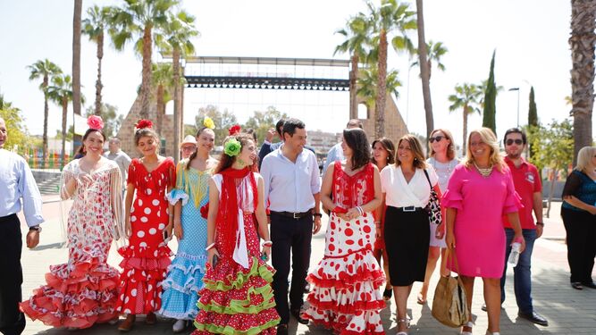 El presidente del PP andaluz, Juanma Moreno, visita este martes la feria de Linares.