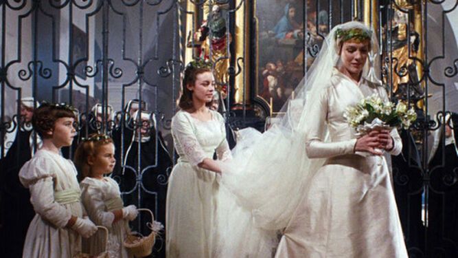 Julie Andrews como Maria en 'Sonrisas y l&aacute;grimas' (1965). Dise&ntilde;o de Dorothy Jacobs.