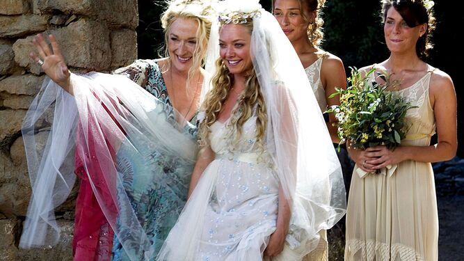 Amanda Seyfried como Sophie en 'Mamma Mia! La pel&iacute;cula' (2008). Dise&ntilde;o de Ann Roth.