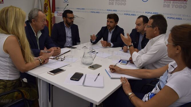 Beltrán Pérez, reunido con los representantes del sector.