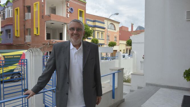 Francisco Ortiz, fundador de Xtraice, participa en el primer taller en Lebrija.
