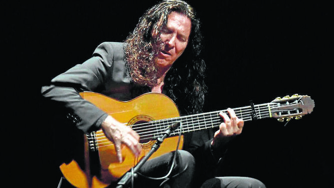 La guitarra de Tomatito cautivó ayer al público del Teatro de la Maestranza.