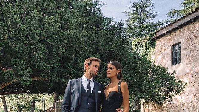 Marta Lozano escogi&oacute; el negro en este vestido de Versace, que aderez&oacute; con joyas de Bulgari. Instagram.