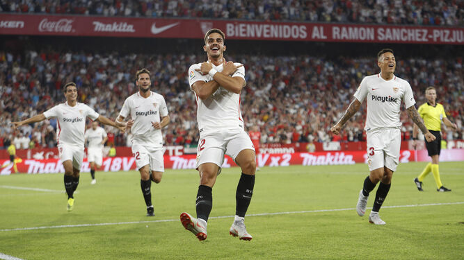 André Silva celebra su primer tanto al Real Madrid.