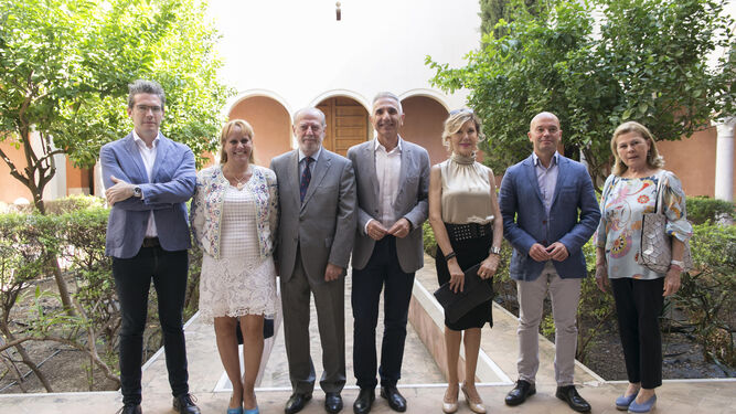 Foto de familia de la comparecencia pública entre el presidente de la Diputación y el consejero de Cultura.