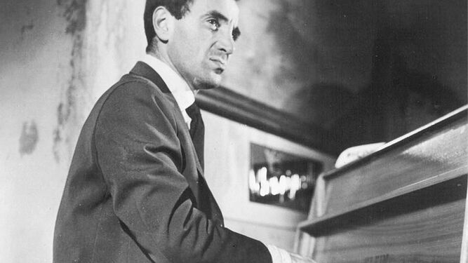 Aznavour en una imagen de 'Disparen sobre el pianista' (1960, Truffaut).