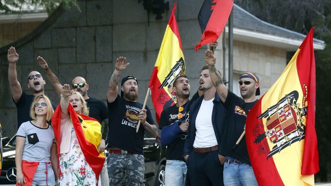 Protesta del Movimiento por España en el Valle de los Caídos contra la exhumación de los restos de Franco.