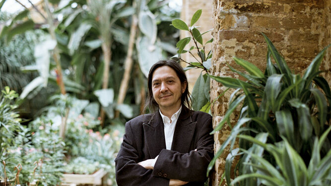 El autor de 'Los asquerosos', Santiago Lorenzo.
