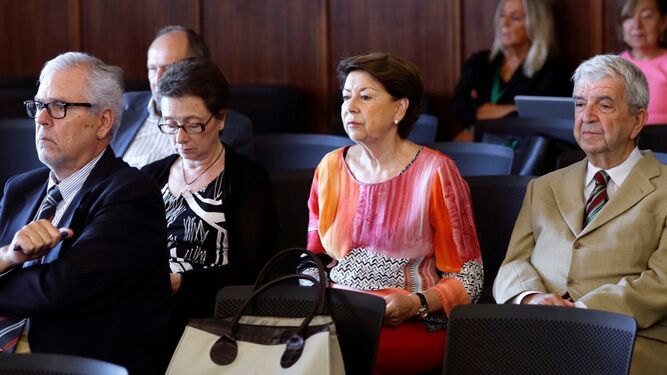 El interventor Manuel Gómez, las ex consejeras Carmen Martínez Aguayo y Magdalena Álvarez, y el ex viceconsejero José Salgueiro, en el juicio.