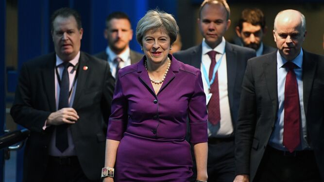 Theresa May, a su llegada ayer a la tercera jornada del congreso anual del Partido Conservador en Birmingham.