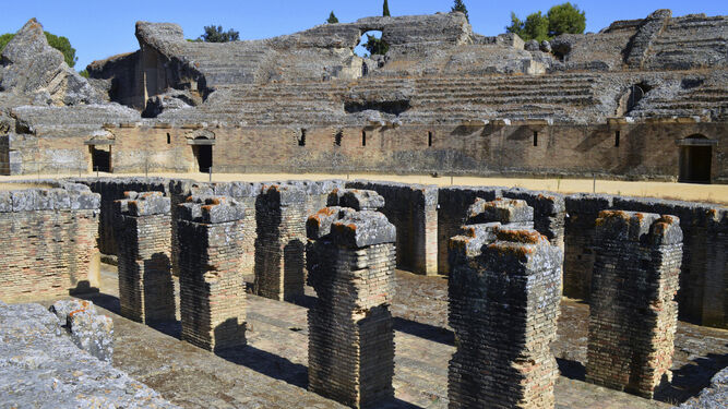 Imagen del anfiteatro  de la ciudad romana de Itálica, en Santiponce.