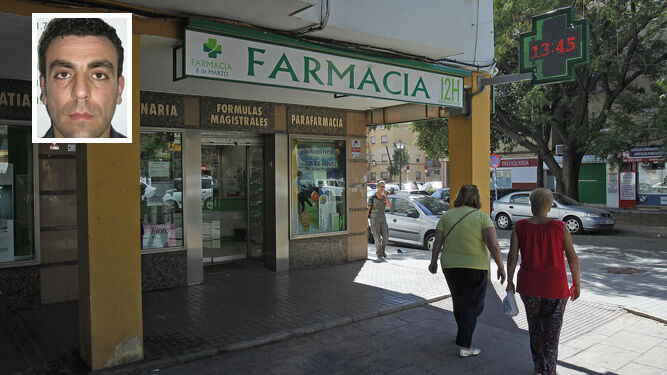 La farmacia de la avenida Ocho de Marzo. Arriba a la izq., Francisco Montes, el detenido.